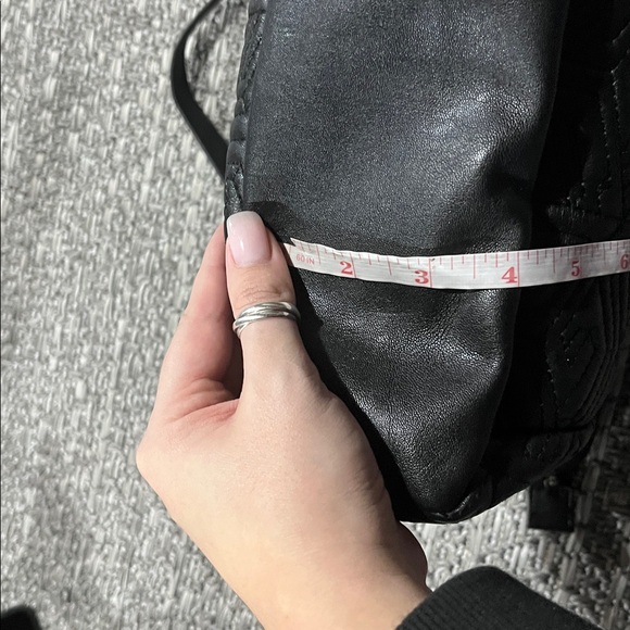 AS IS Guess | Black Shoulder Purse - Picture 17 of 17